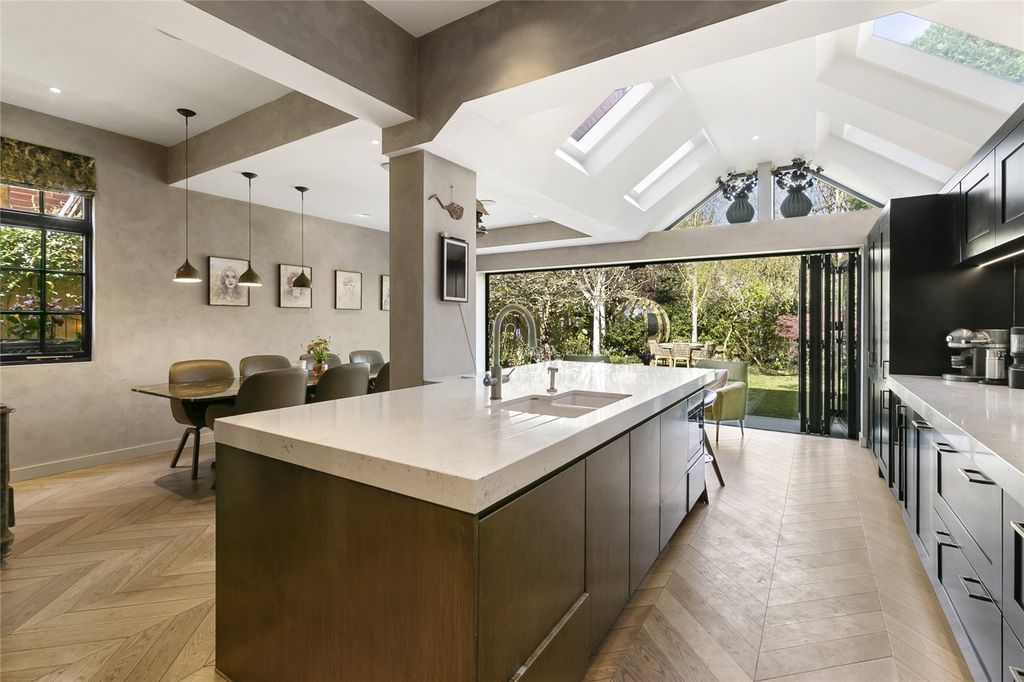 Property photo 2 of 19 Kitchen/Reception