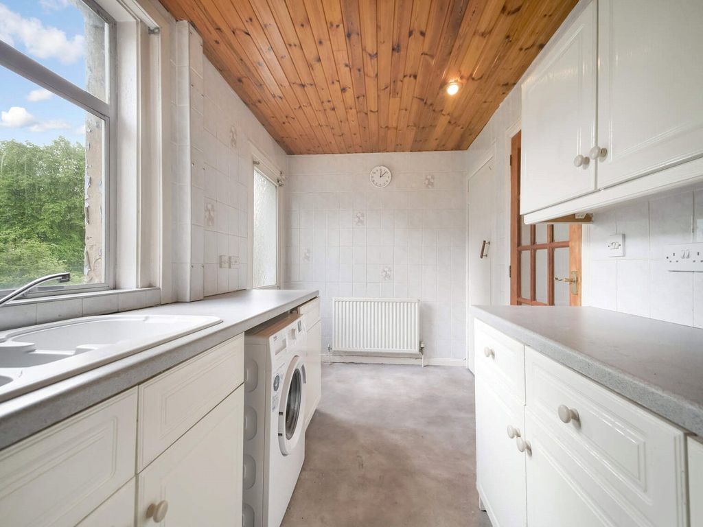 Property photo 3 of 18 Kitchen