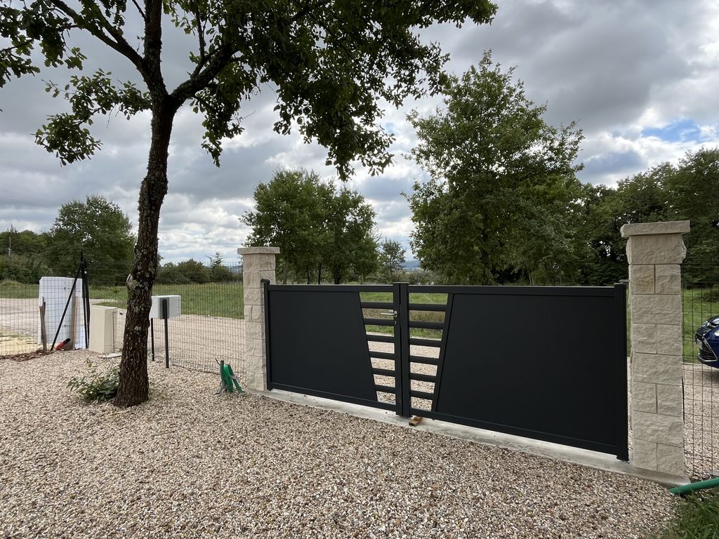 Property photo 2 of 19