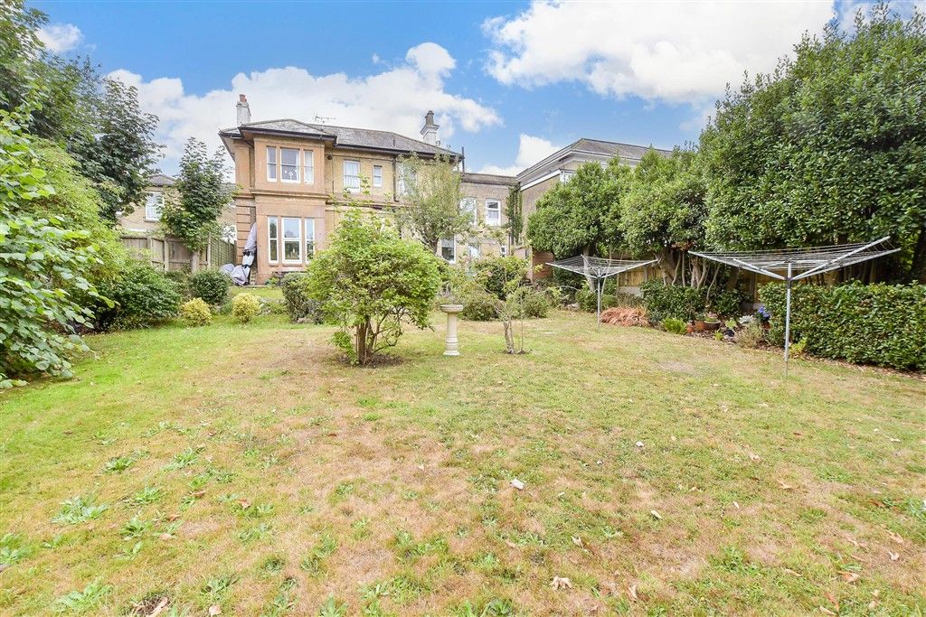 Property photo 3 of 12 Communal Gardens