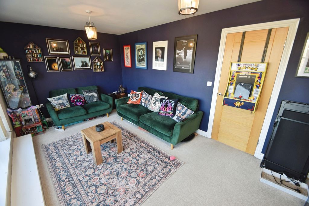 Property photo 2 of 15 1729Acc2-Lounge 201