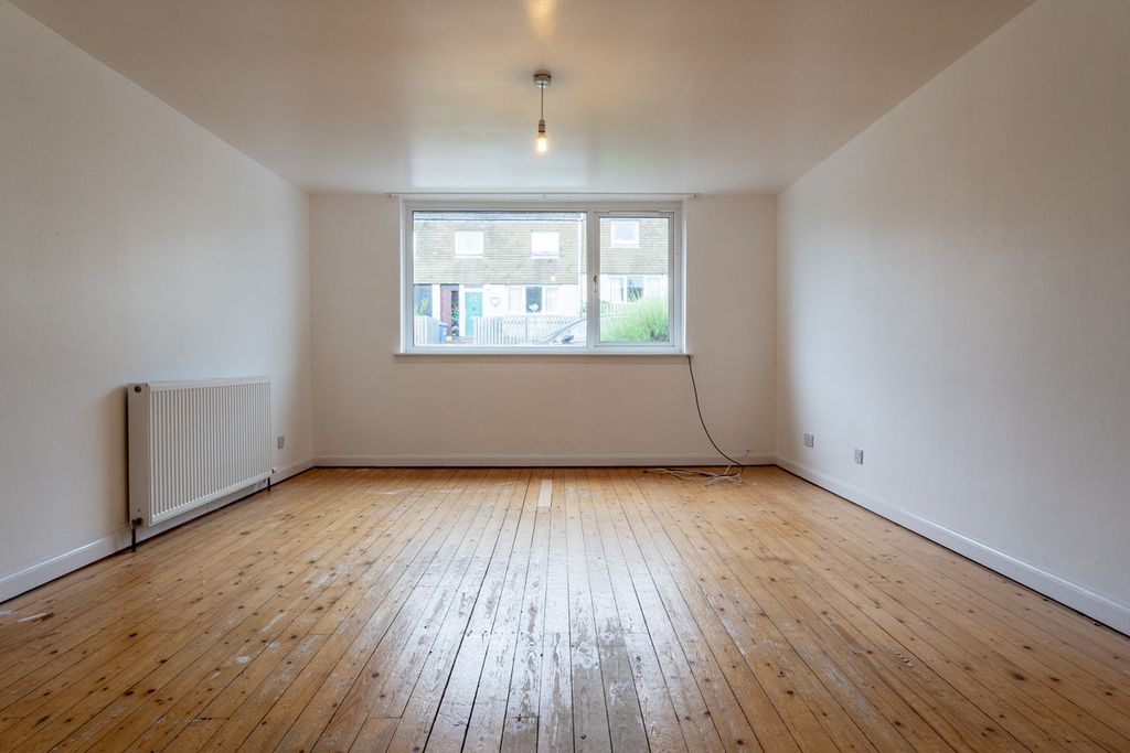 Property photo 2 of 28