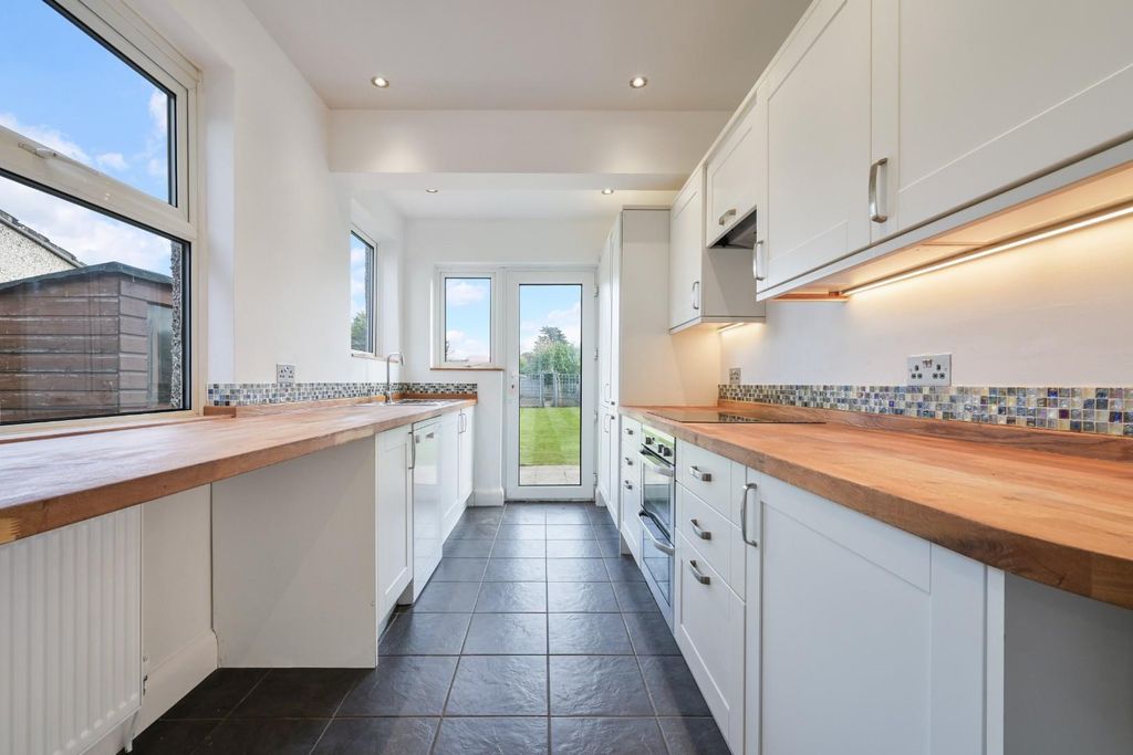 Property photo 3 of 17 Courtlands Drive