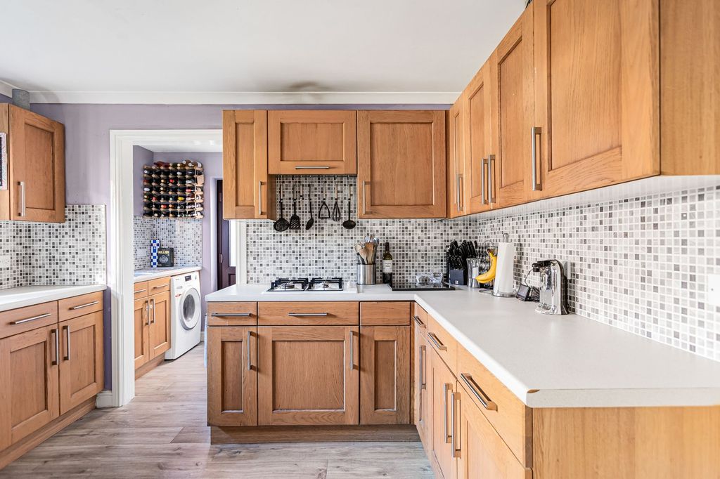 Property photo 3 of 18 Kitchen