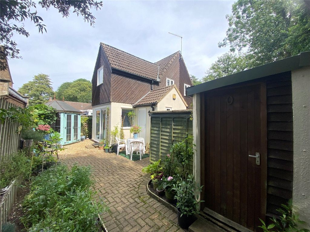 Property photo 2 of 27 Picture No. 77