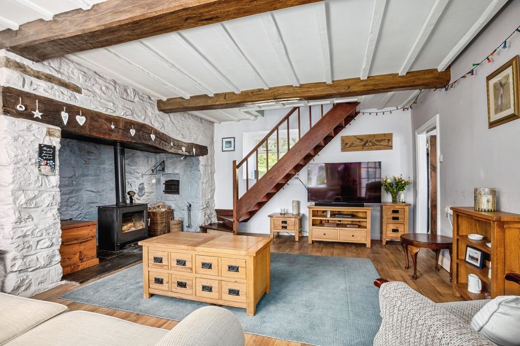 Property photo 2 of 35