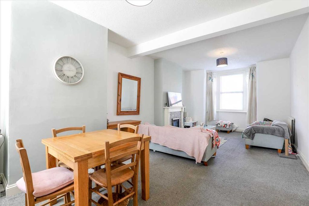 Property photo 3 of 11 Dining Area
