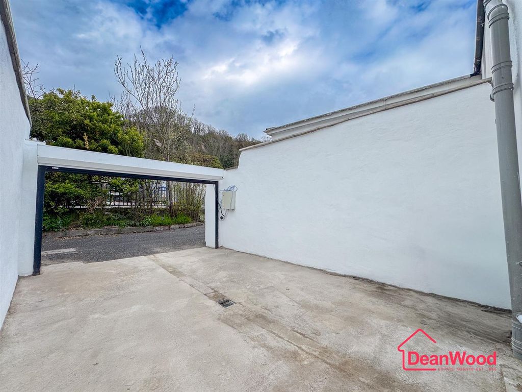 Property photo 3 of 19 Untitled-086.Jpg