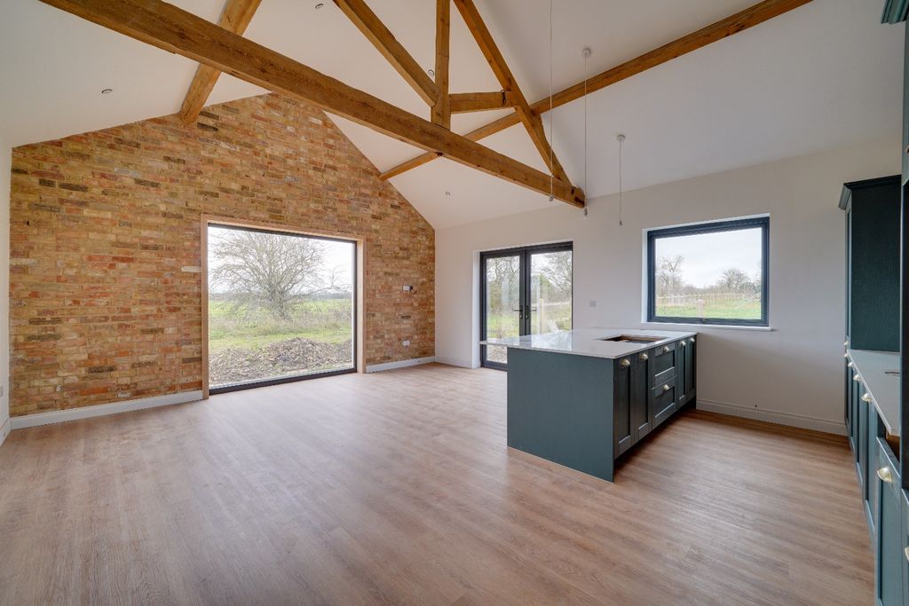Property photo 3 of 15 3843254