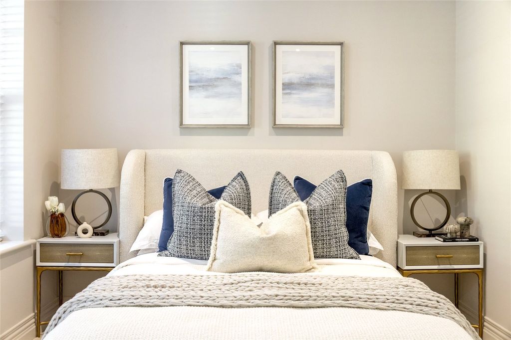 Property photo 3 of 16 Show Home