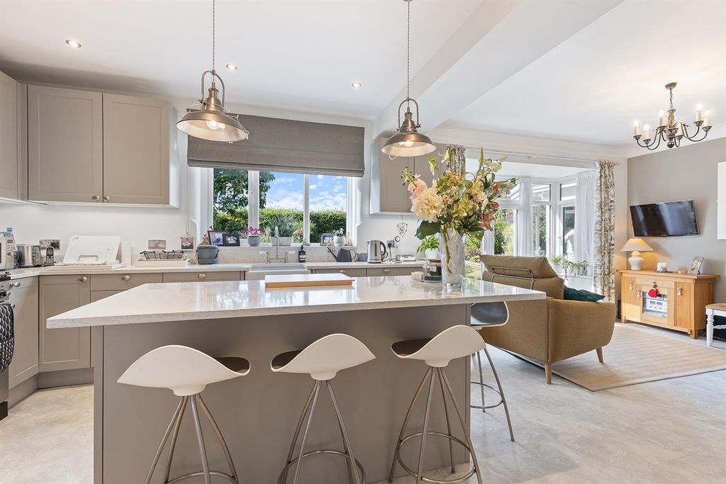 Property photo 2 of 35 Dining Kitchen