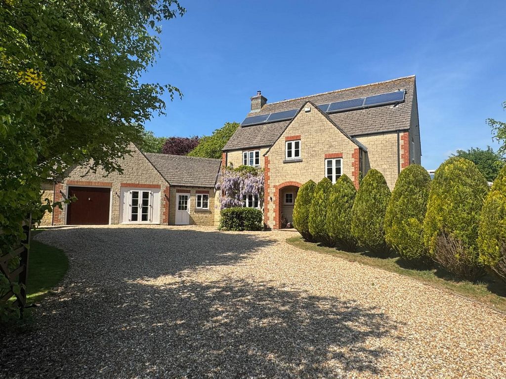 Property photo 1 of 32