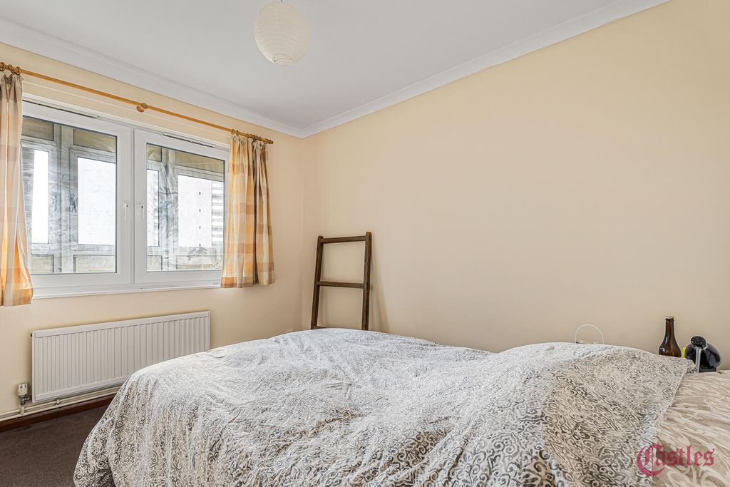 Property photo 2 of 31 Bedroom