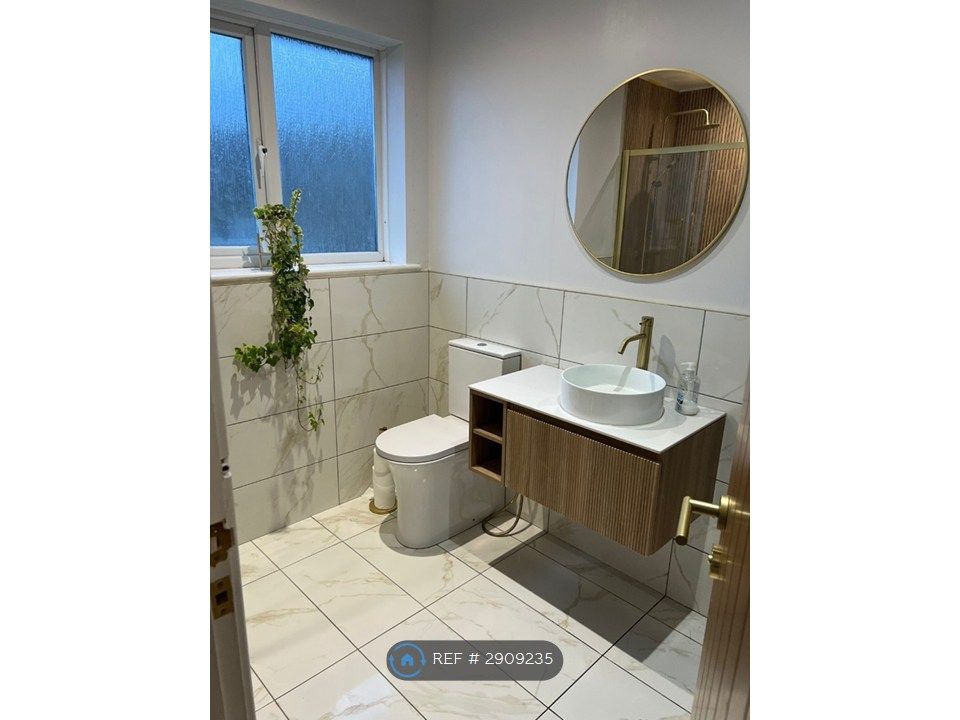 Property photo 3 of 35 Main Bathroom