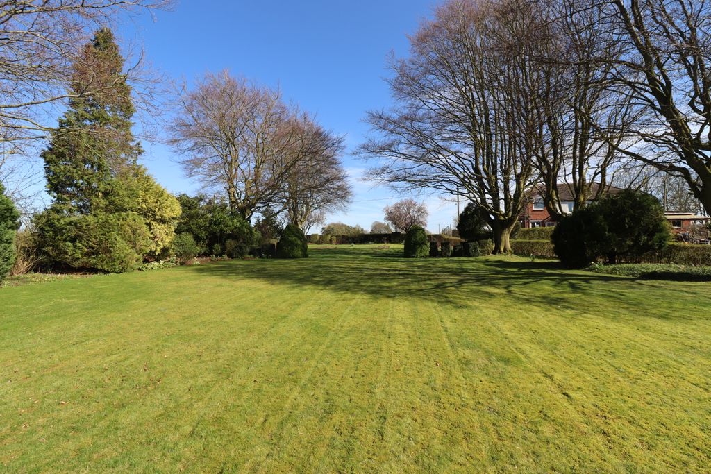 Property photo 3 of 42