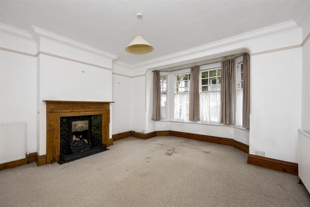 Property photo 3 of 19 Ferndale Road 4-008.Jpg