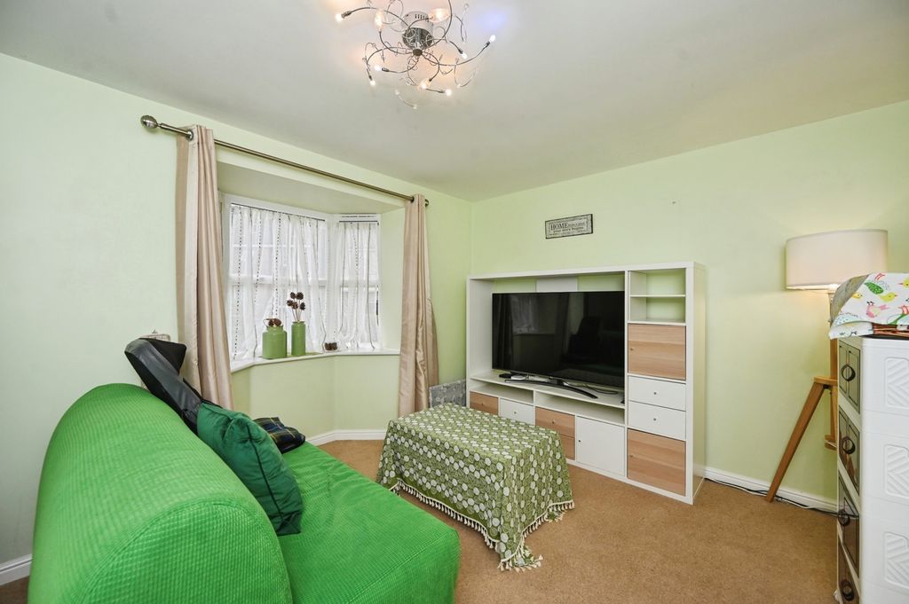 Property photo 2 of 17 Photo
