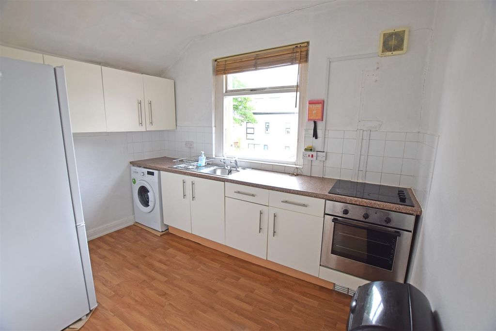 Property photo 3 of 7 Kitchen.Jpg