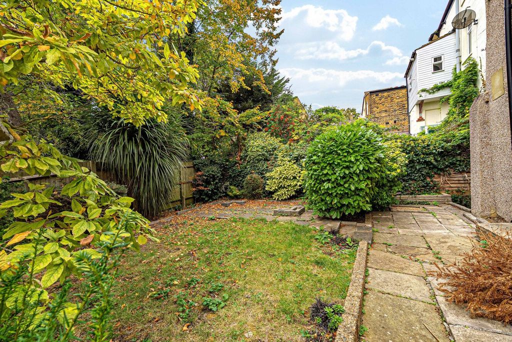 Property photo 2 of 19 Picture No. 23