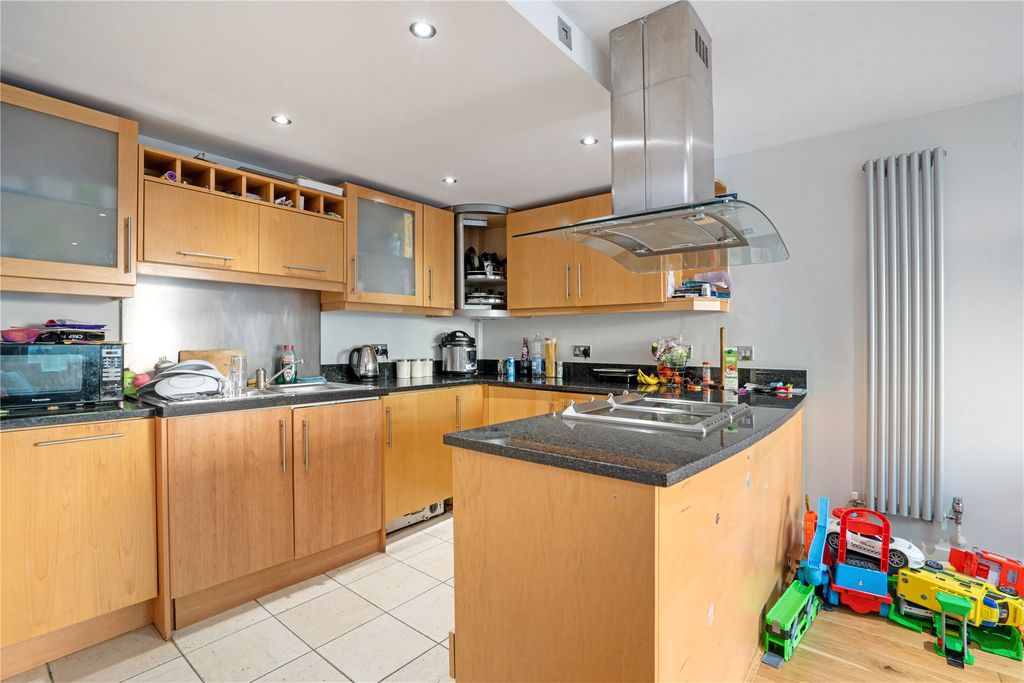 Property photo 3 of 14 Kitchen