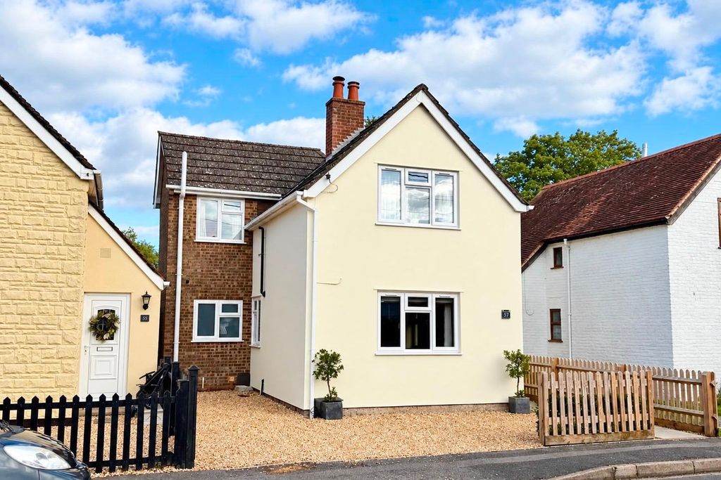 Property photo 1 of 23 Four/ Five Bedroom Detached House