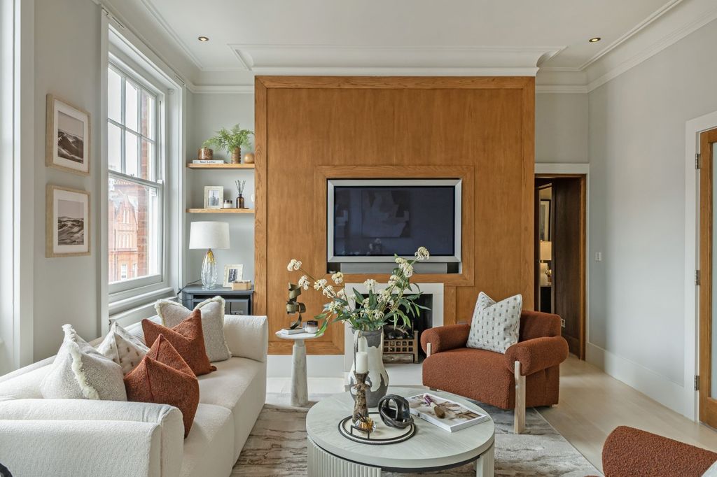 Property photo 1 of 17 Lateral Arrangement