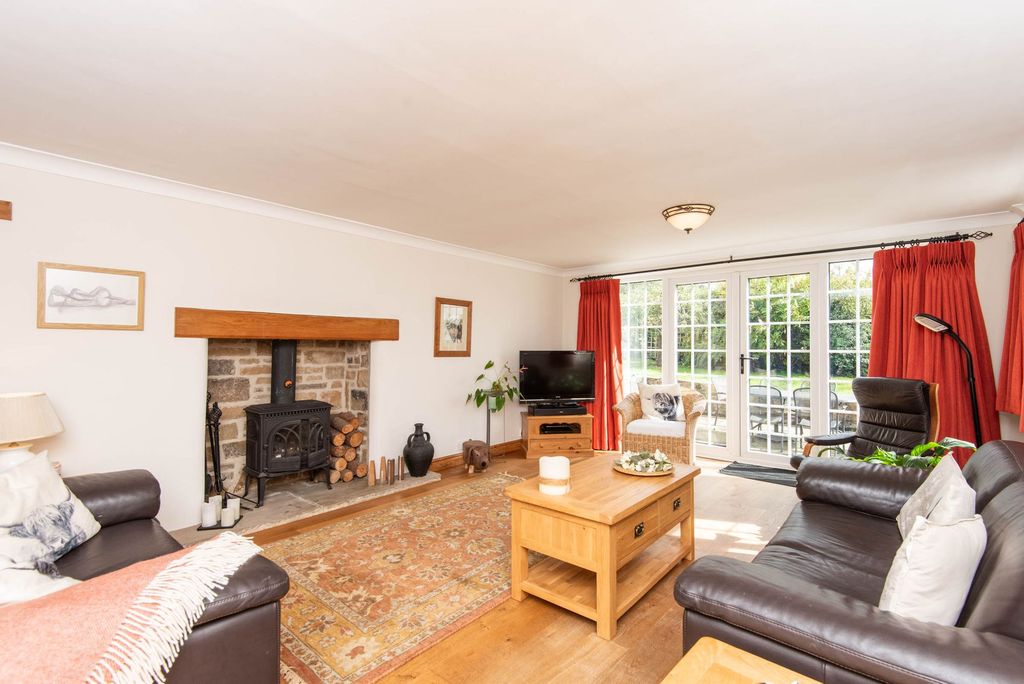 Property photo 2 of 27