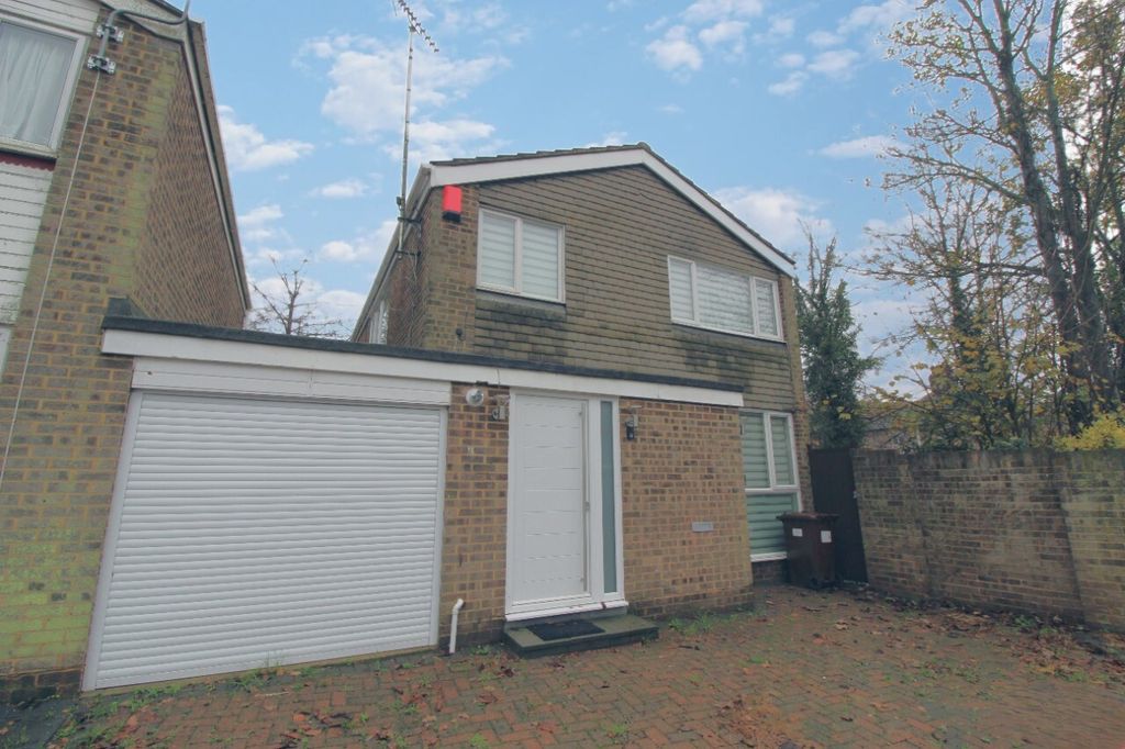 Property photo 2 of 11 Exterior