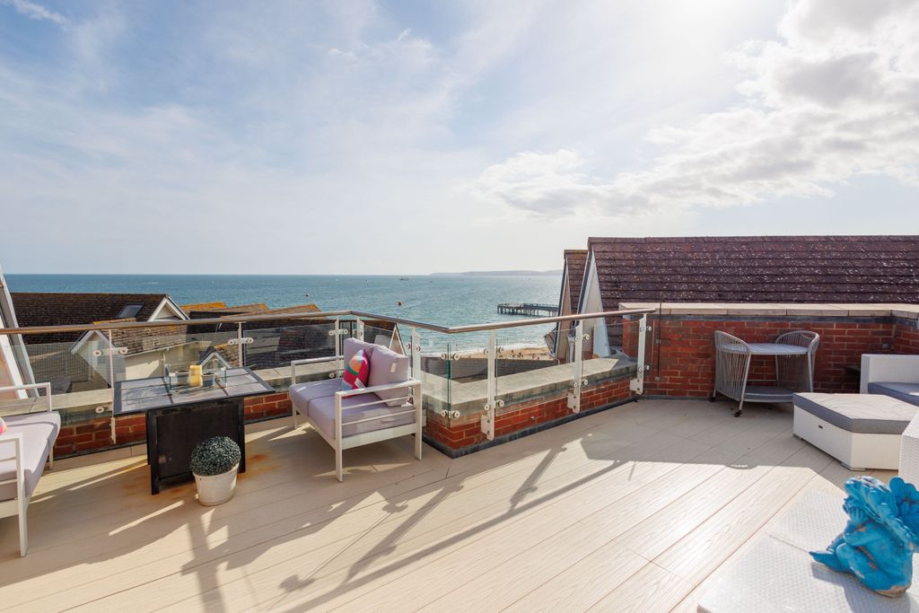 Property photo 1 of 20 Balcony (5)