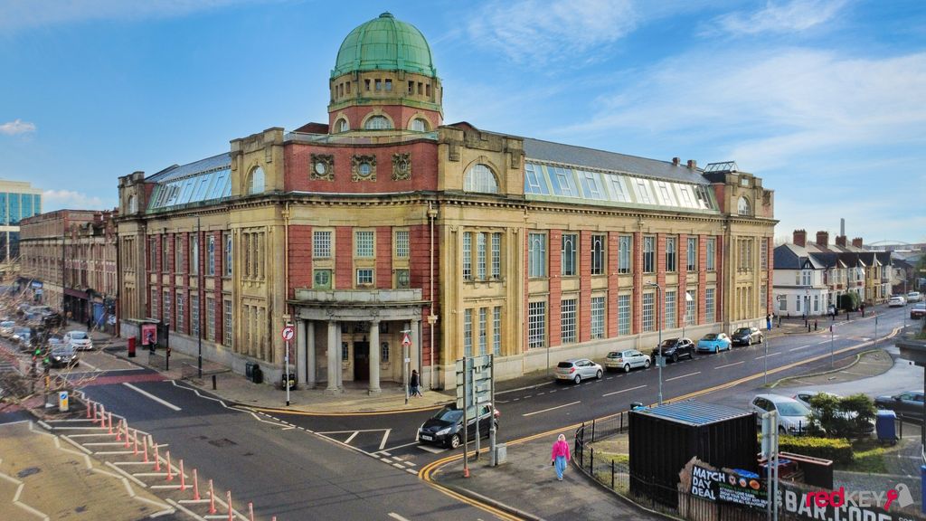 Property photo 1 of 8 External