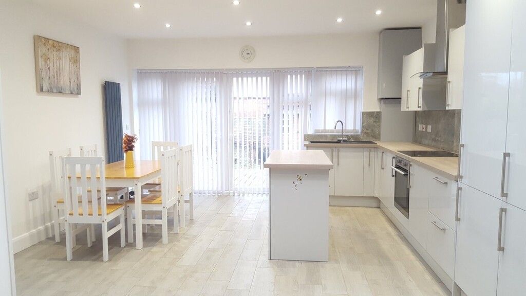 Property photo 2 of 18 Kitchen