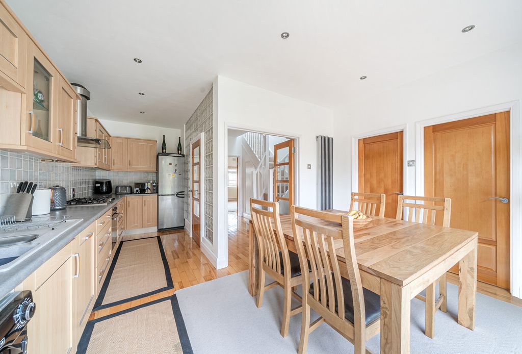 Property photo 1 of 15 1381642-10-691469...