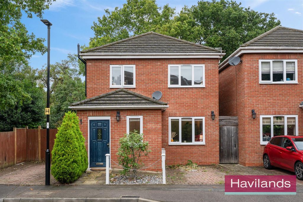 Property photo 2 of 20 Gladbeck Way-21.Jpg