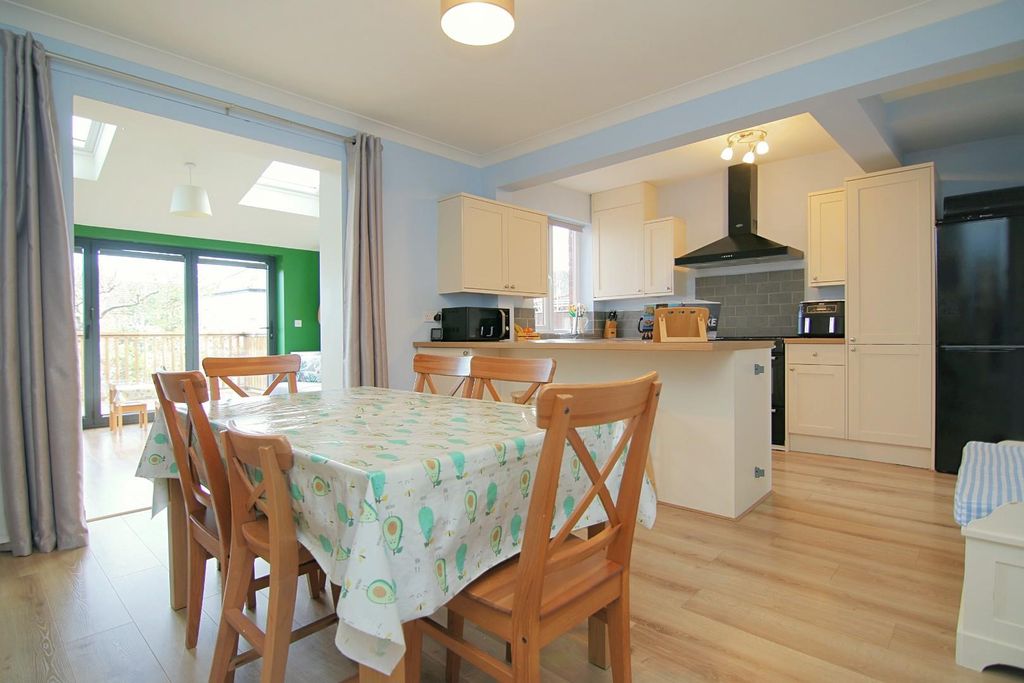Property photo 3 of 26 Dining Kitchen