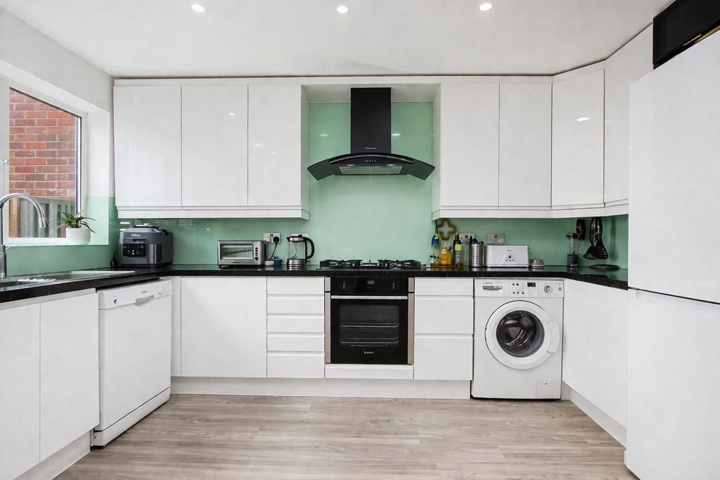 Property photo 3 of 14 396F4Bbf-788B-4Ea2-B755-A09Bde5Afdc7.Png