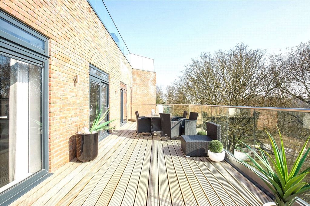 Property photo 3 of 10 Picture No. 02