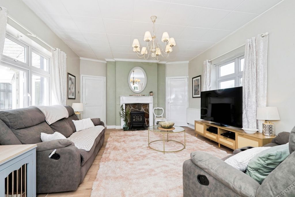 Property photo 3 of 21 Pbox-Img.Jpg