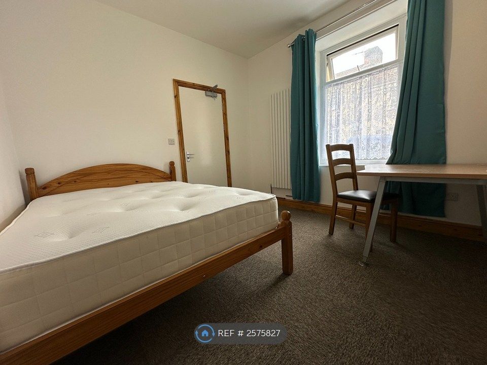 Property photo 3 of 15 Bedroom 1A Ground Floor