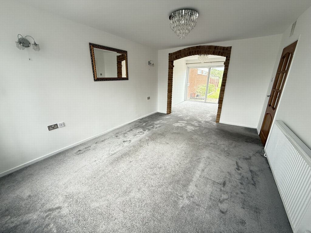 Property photo 3 of 10 Lounge