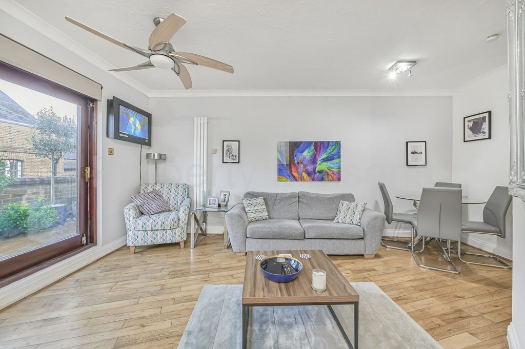 Property photo 1 of 13 Photo 9