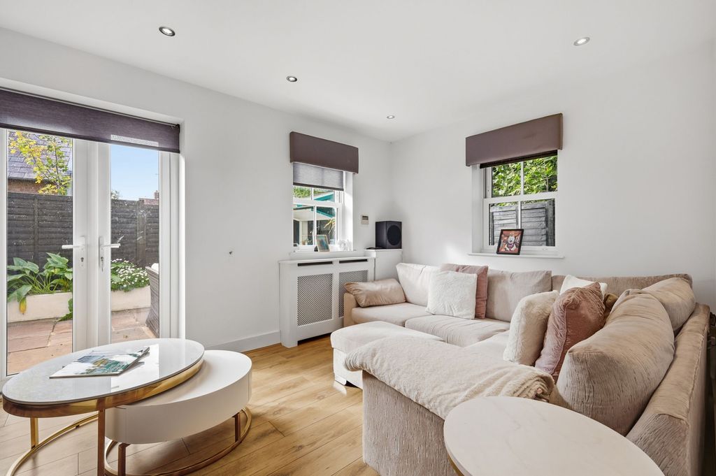 Property photo 2 of 21