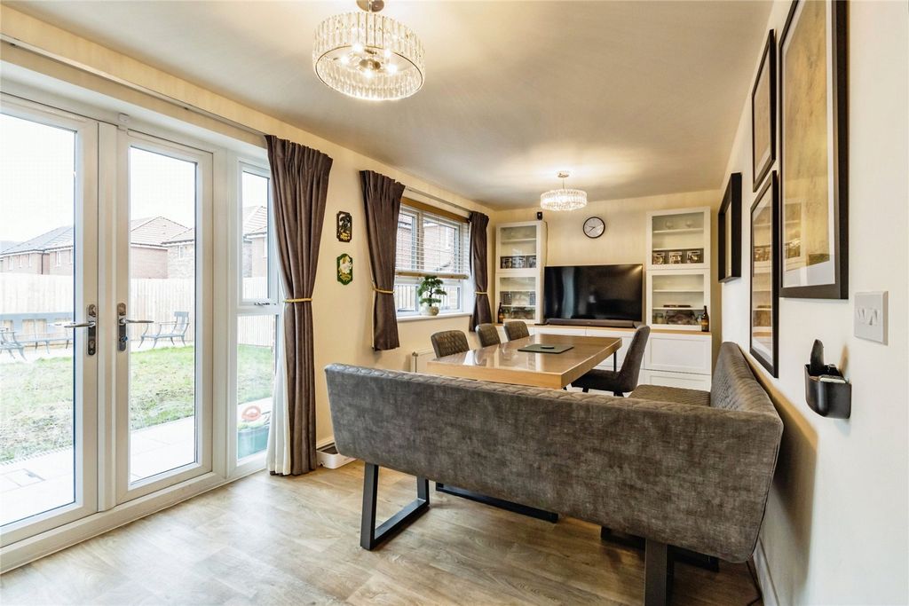Property photo 2 of 17 Dining Space