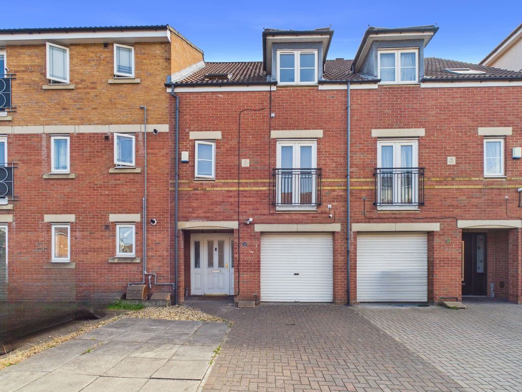 Property photo 1 of 17 External