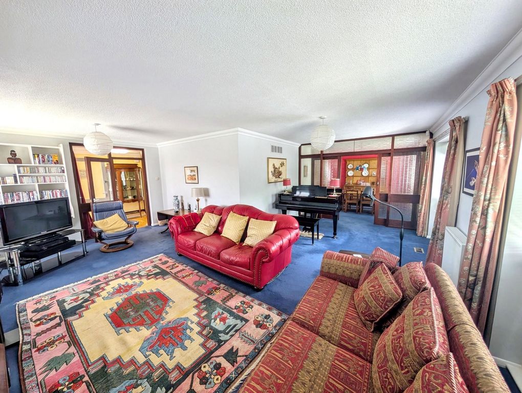 Property photo 3 of 25