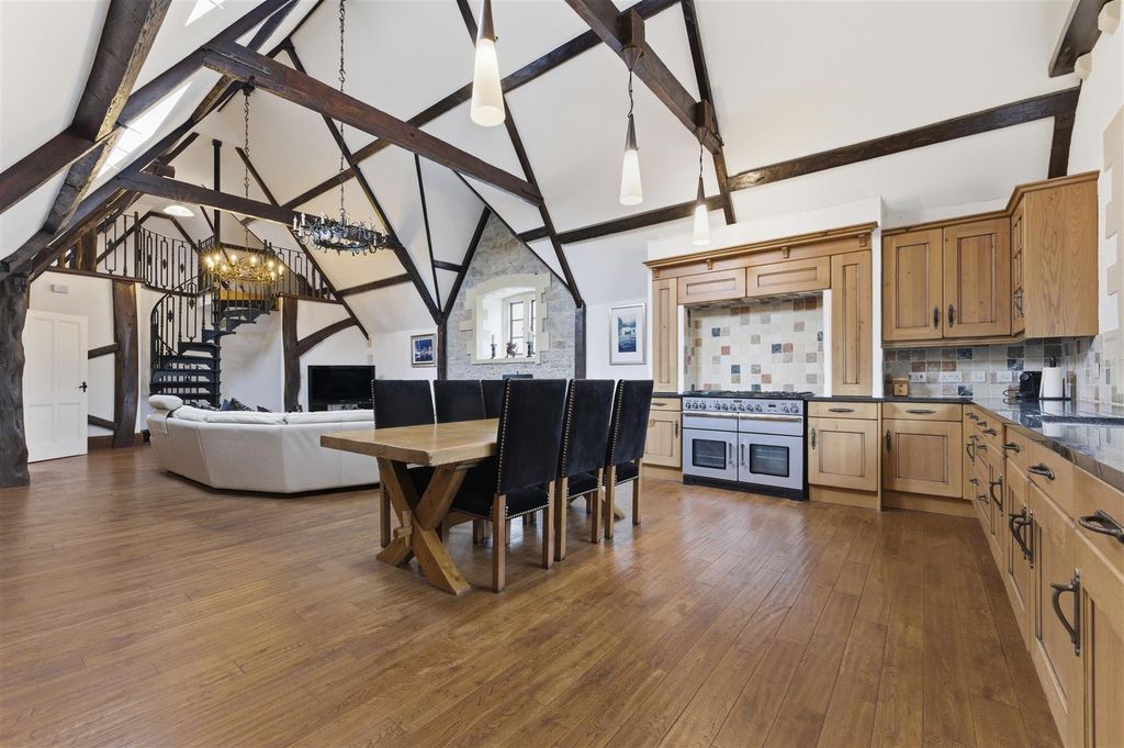 Property photo 3 of 23 27-A7402874.Jpg