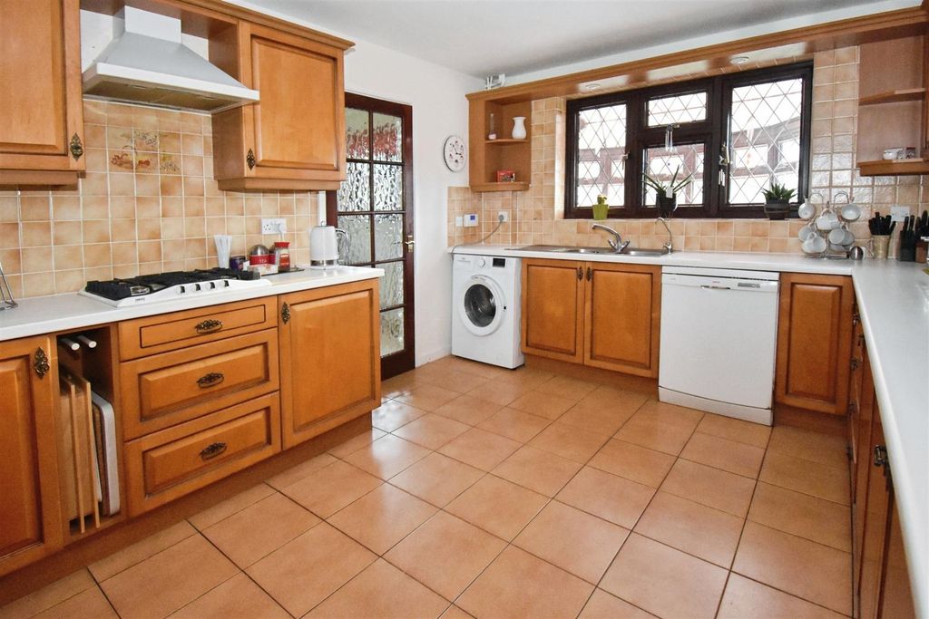 Property photo 3 of 22 6465F58c-Hg 20Kitchen.Jpg