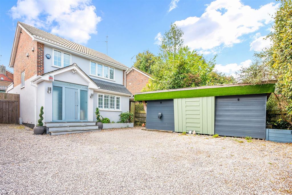 Property photo 1 of 16 Chipstead Lane, 4 Williams Harlow- (19).Jpg