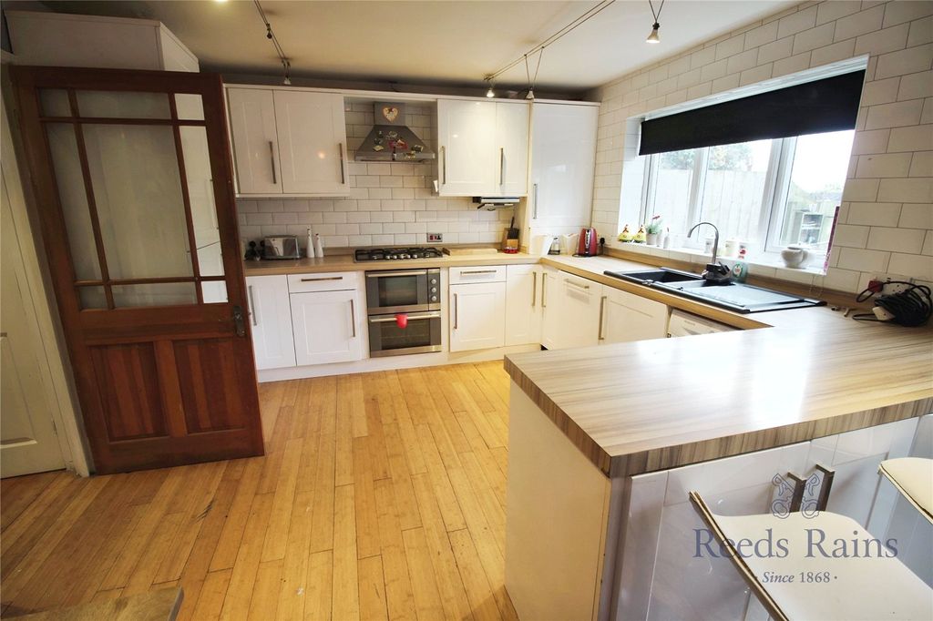 Property photo 3 of 23 Picture No. 48