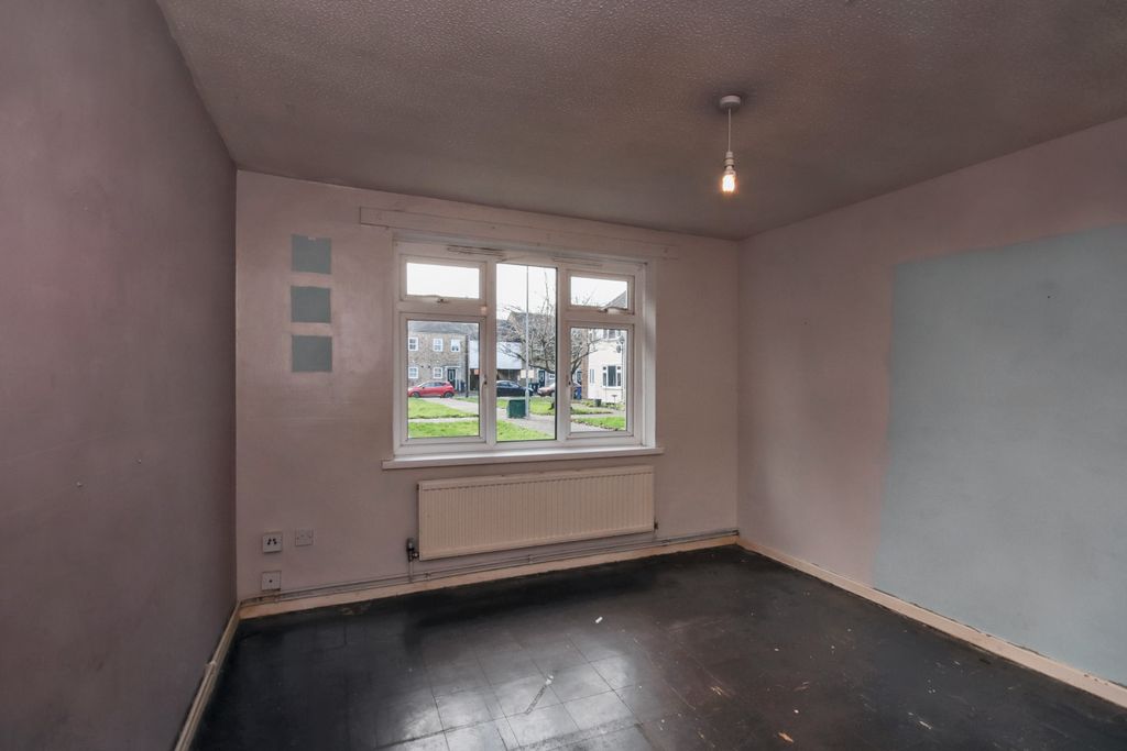 Property photo 2 of 11 10 Whyte Court, Ramsey, Huntingdon, Cambridgeshire, Pe26 1Du