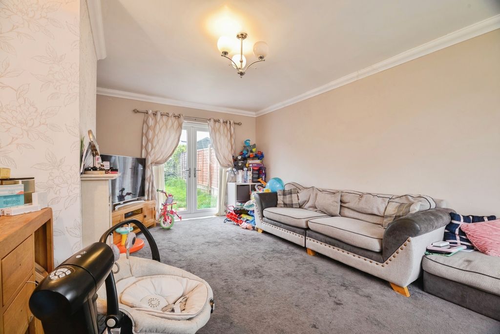 Property photo 3 of 12 Pbox-Img.Jpg